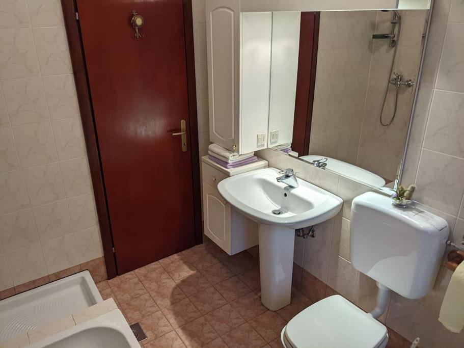 Apartment Kolodvor Dornberk Ngoại thất bức ảnh